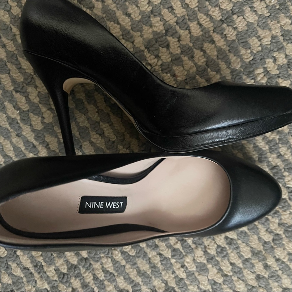 Nine West | Black Pumps